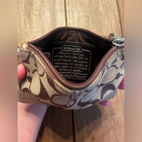 Coach Brown and Tan Signature Wristlet with gold stripe. Vintage
4x6 inches - Picture 5 of 9